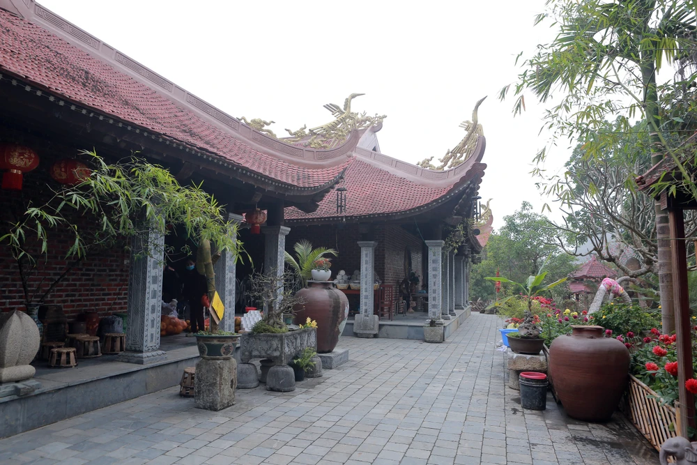 Giới trẻ rộn ràng chụp ảnh check – in ở ngôi chùa cổ ở Thanh Hóa-12.JPG