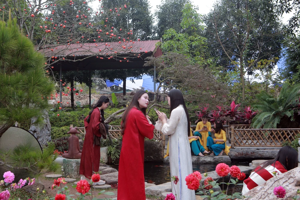 Giới trẻ rộn ràng chụp ảnh check – in ở ngôi chùa cổ ở Thanh Hóa-14.JPG