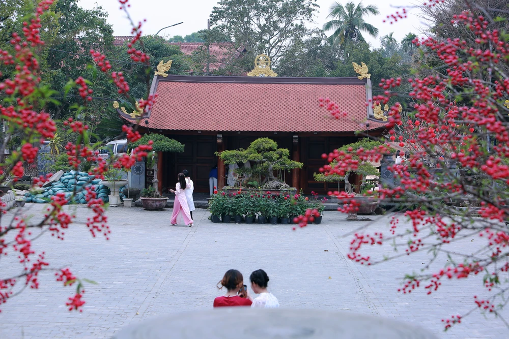 Giới trẻ rộn ràng chụp ảnh check – in ở ngôi chùa cổ ở Thanh Hóa-4.JPG