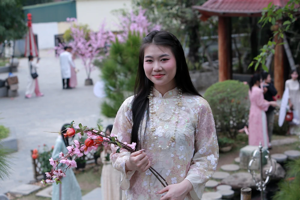 Giới trẻ rộn ràng chụp ảnh check – in ở ngôi chùa cổ ở Thanh Hóa-5.JPG