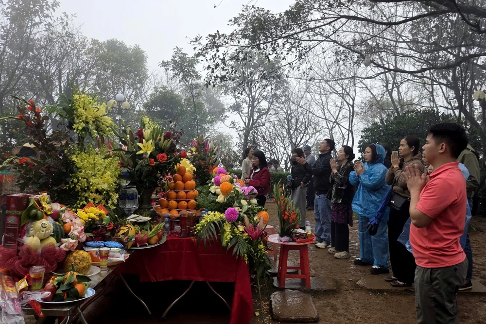 Cận cảnh đền Nưa - Am Tiên ở Thanh Hóa trong ngày mở cổng trời -15.jpg