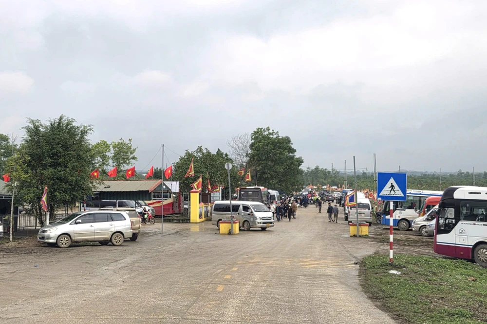 Cận cảnh đền Nưa - Am Tiên ở Thanh Hóa trong ngày mở cổng trời -24.jpg