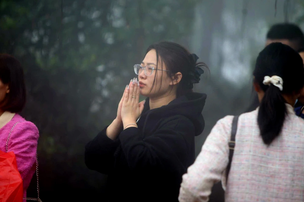 Cận cảnh đền Nưa - Am Tiên ở Thanh Hóa trong ngày mở cổng trời -7.jpg