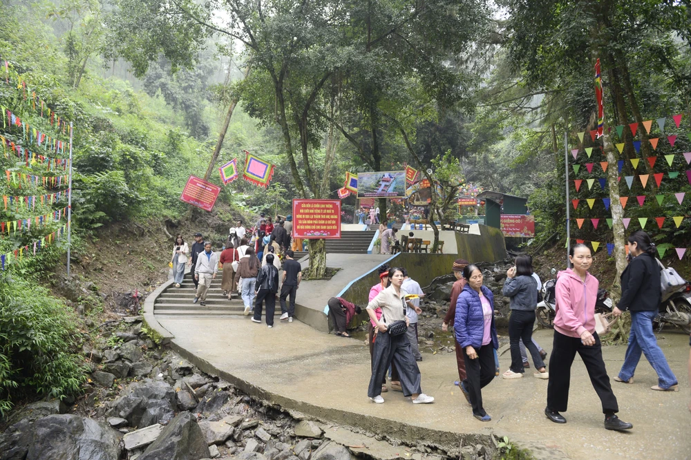 Phủ Na-Thanh Hóa 7.jpg