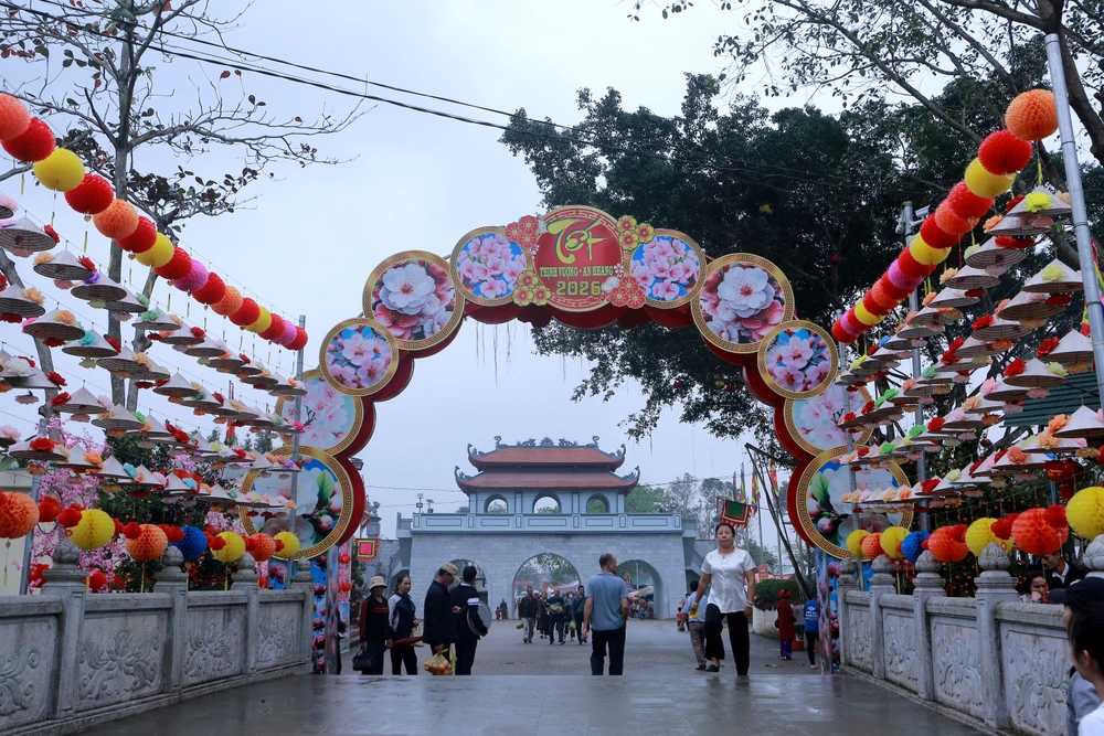 Phủ Na-Thanh Hóa - xin nước thánh.jpg