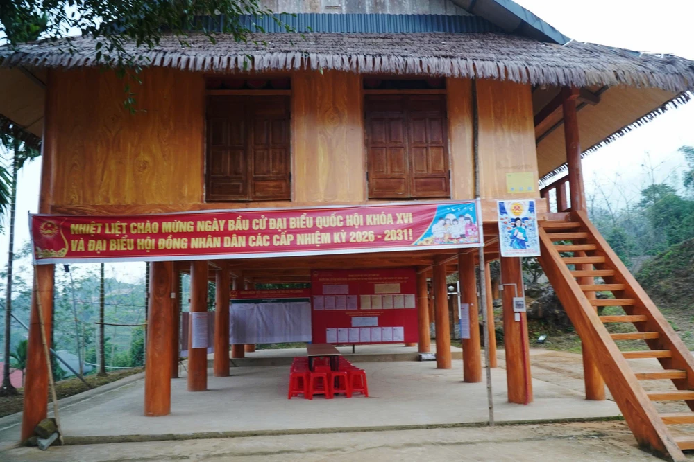 “Cung đường chữ S” nổi tiếng ở Thanh Hóa rợp cờ hoa trước ngày bầu cử-11.jpg