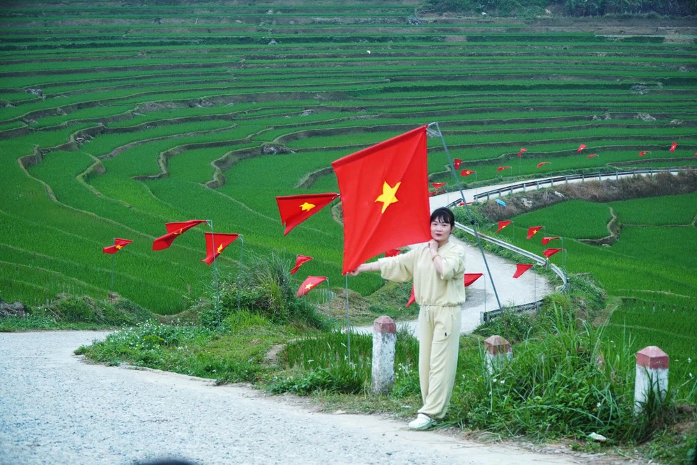 “Cung đường chữ S” nổi tiếng ở Thanh Hóa rợp cờ hoa trước ngày bầu cử-13.jpg