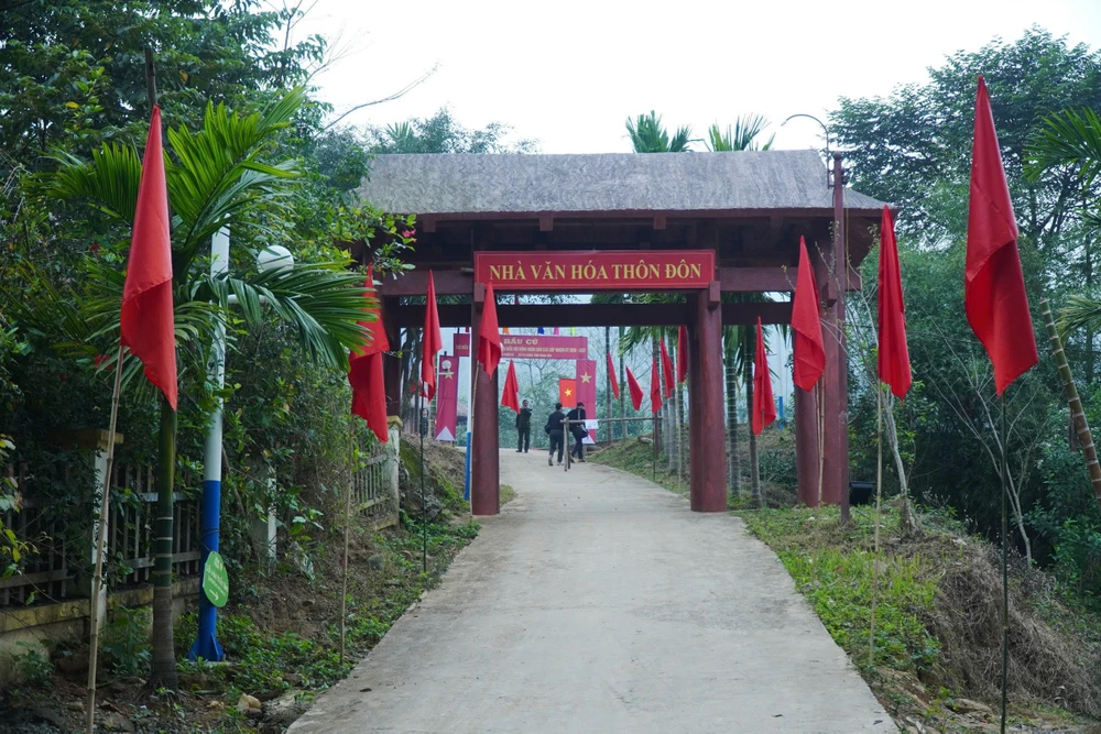 “Cung đường chữ S” nổi tiếng ở Thanh Hóa rợp cờ hoa trước ngày bầu cử-16.jpg