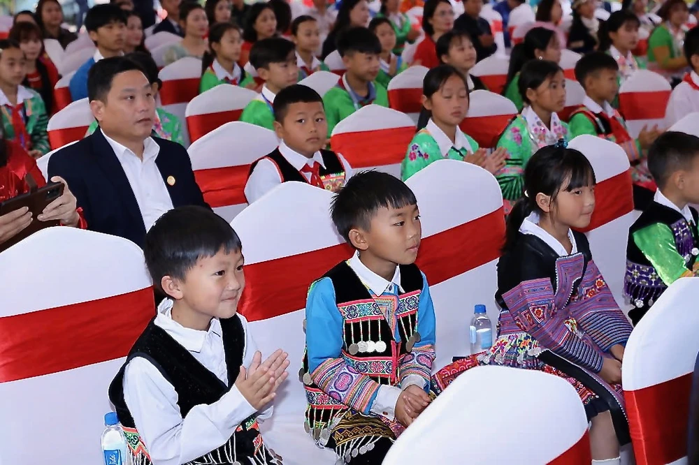 Niềm vui của học sinh vùng biên trong ngày khởi công trường nội trú liên cấp-6.jpeg