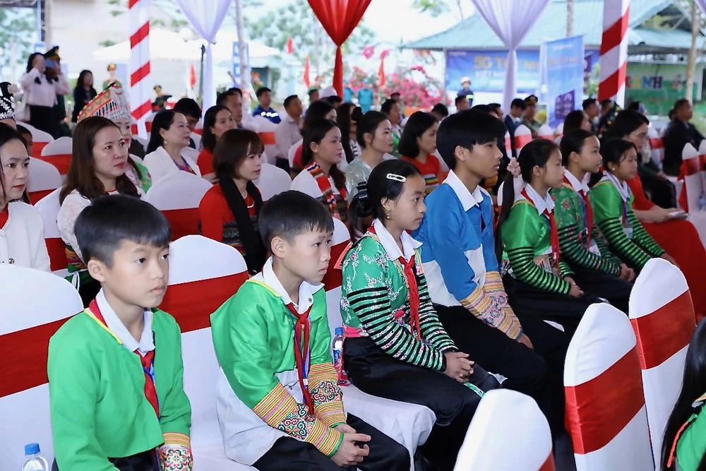 Niềm vui của học sinh vùng biên trong ngày khởi công trường nội trú liên cấp-8.jpeg
