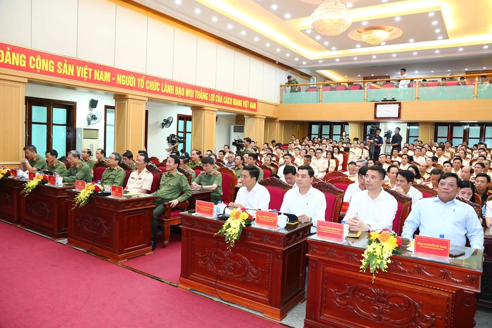 Đại tướng Lương Tam Quang Giảm mạnh tội phạm, tiến tới xây dựng xã hội không có tội phạm-6.jpg