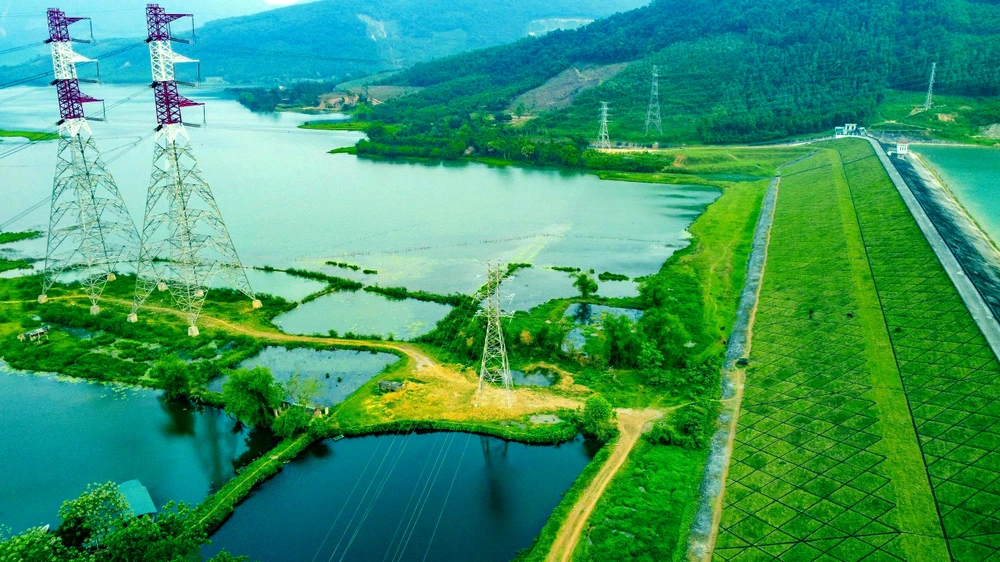 Ngắm vẻ đẹp hoang sơ, kỹ vĩ Hồ Yên Mỹ còn say ngủ-12.jpg