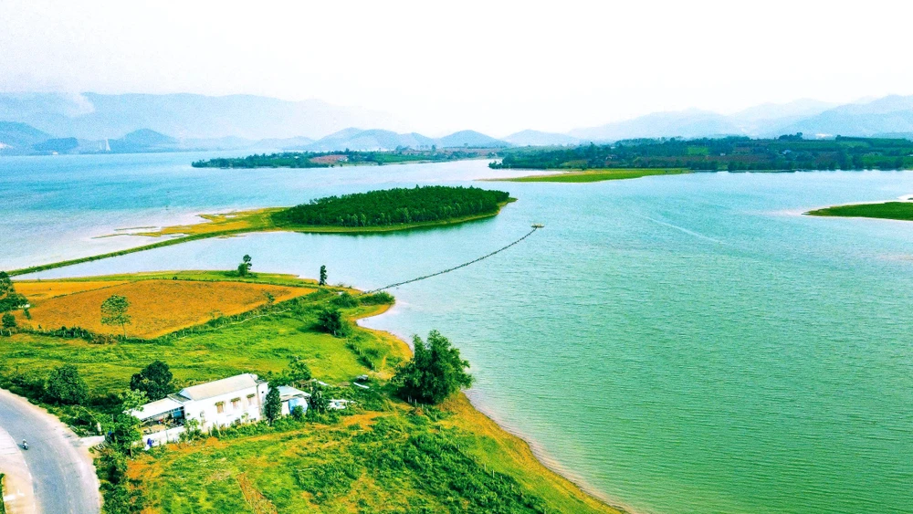 Ngắm vẻ đẹp hoang sơ, kỹ vĩ Hồ Yên Mỹ còn say ngủ-15.jpg