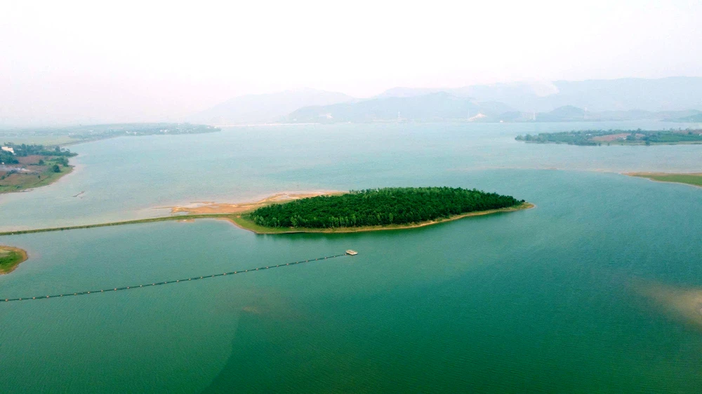 Ngắm vẻ đẹp hoang sơ, kỹ vĩ Hồ Yên Mỹ còn say ngủ-19.jpg