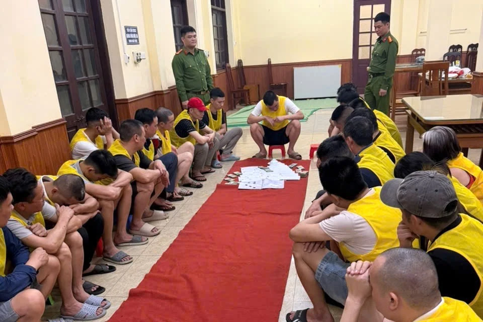 Cảnh sát bắt quả tang 25 đối tượng đánh bạc dưới hình thức xóc đĩa-2.jpeg