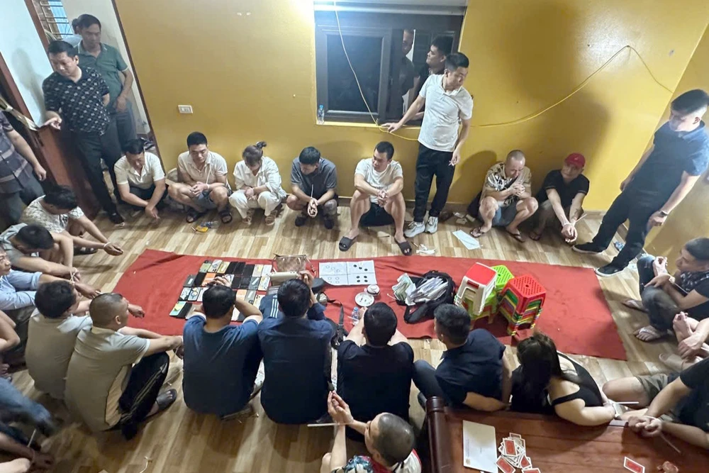Cảnh sát bắt quả tang 25 đối tượng đánh bạc dưới hình thức xóc đĩa -.jpeg