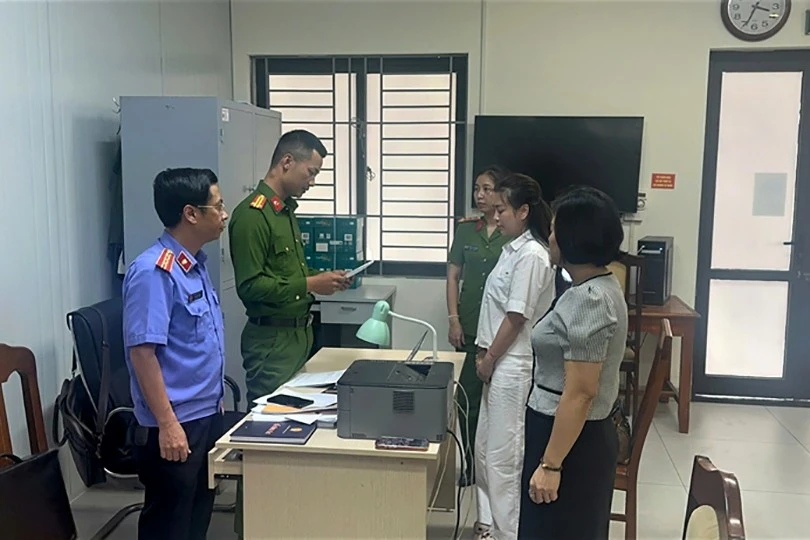 Nữ giám đốc nhà xe vân anh.jpg