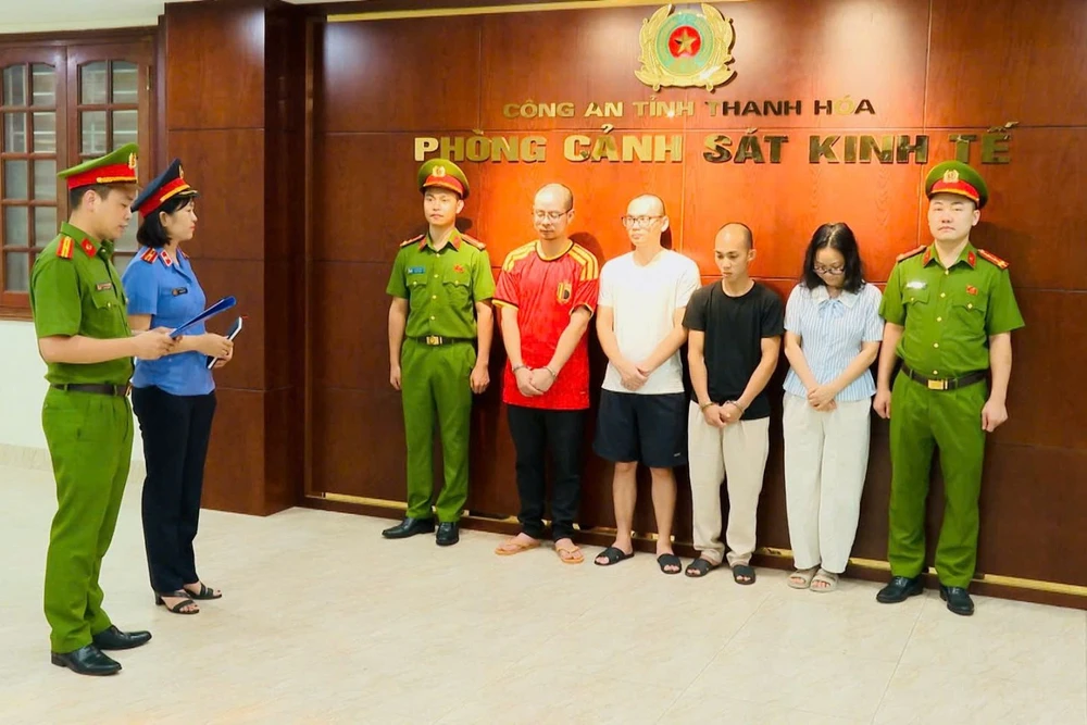 Cảnh sát triệt phá đường dây buôn lậu mua bán xe điện từ Trung Quốc về Việt Nam-.jpg