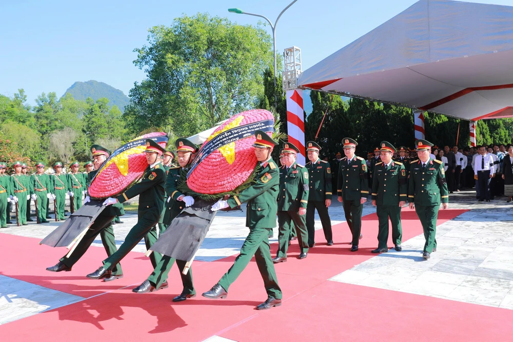 Đại tướng Trương Trọng Nghĩa dự Lễ Truy điệu và an táng liệt sĩ quân tình nguyện, chuyên gia tại Thanh Hóa-12.jpg