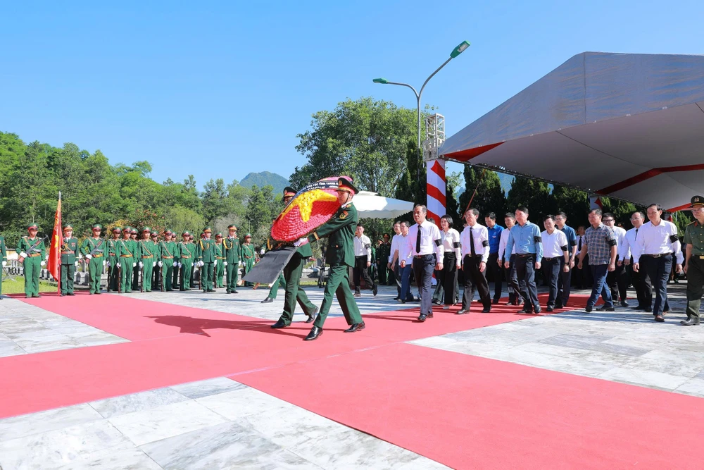 Đại tướng Trương Trọng Nghĩa dự Lễ Truy điệu và an táng liệt sĩ quân tình nguyện, chuyên gia tại Thanh Hóa-14.jpg