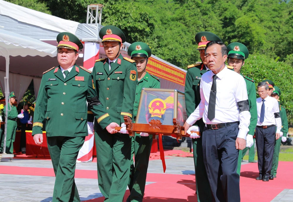 Đại tướng Trương Trọng Nghĩa dự Lễ Truy điệu và an táng liệt sĩ quân tình nguyện, chuyên gia tại Thanh Hóa-6.jpg