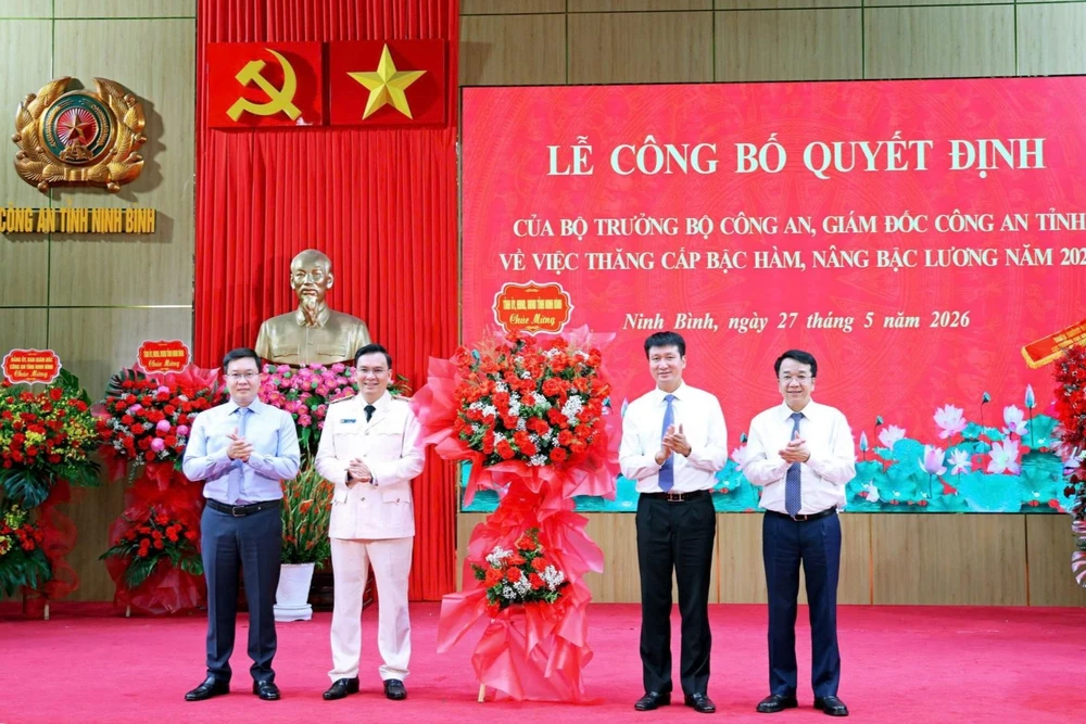 Bộ Công an quyết định thăng cấp bậc hàm trước thời hạn cho Giám đốc Công an tỉnh Ninh Bình-4.jpg
