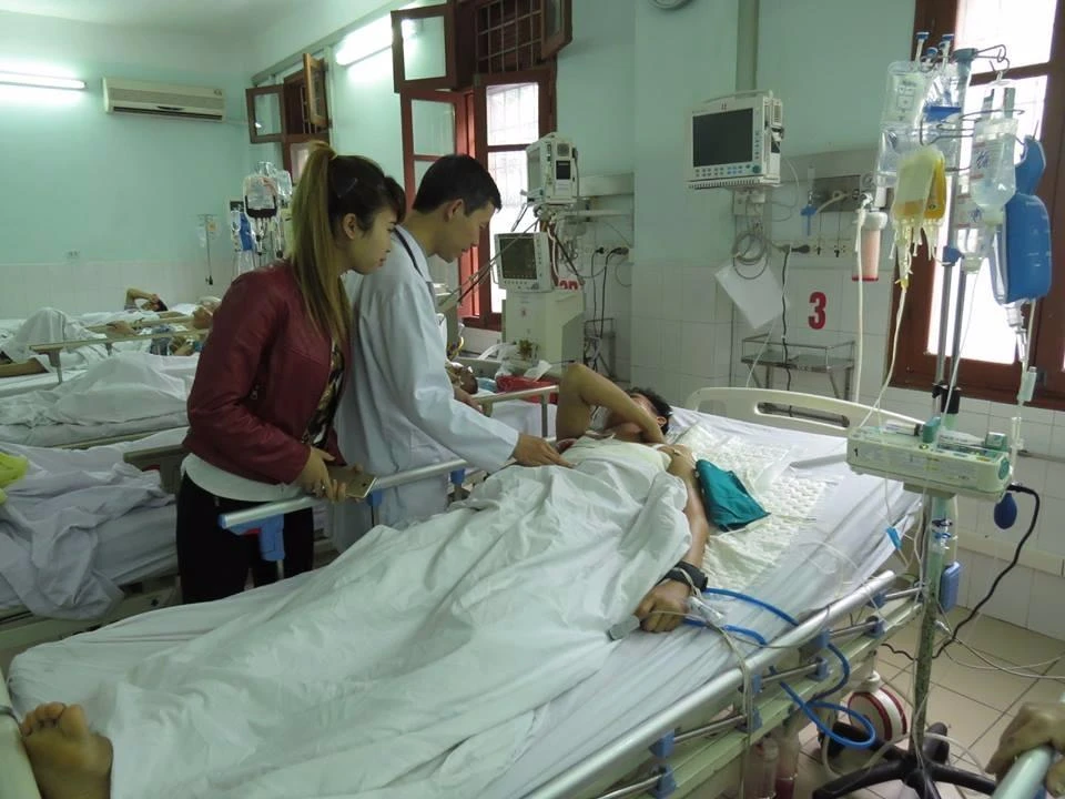 Anh Nguyễn Văn M đã tỉnh táo sau khi được các bác sĩ cấp cứu. 