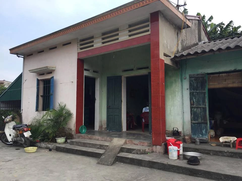 Sát hại người tình rồi ngồi cạnh xác cầm dao cố thủ ảnh 1