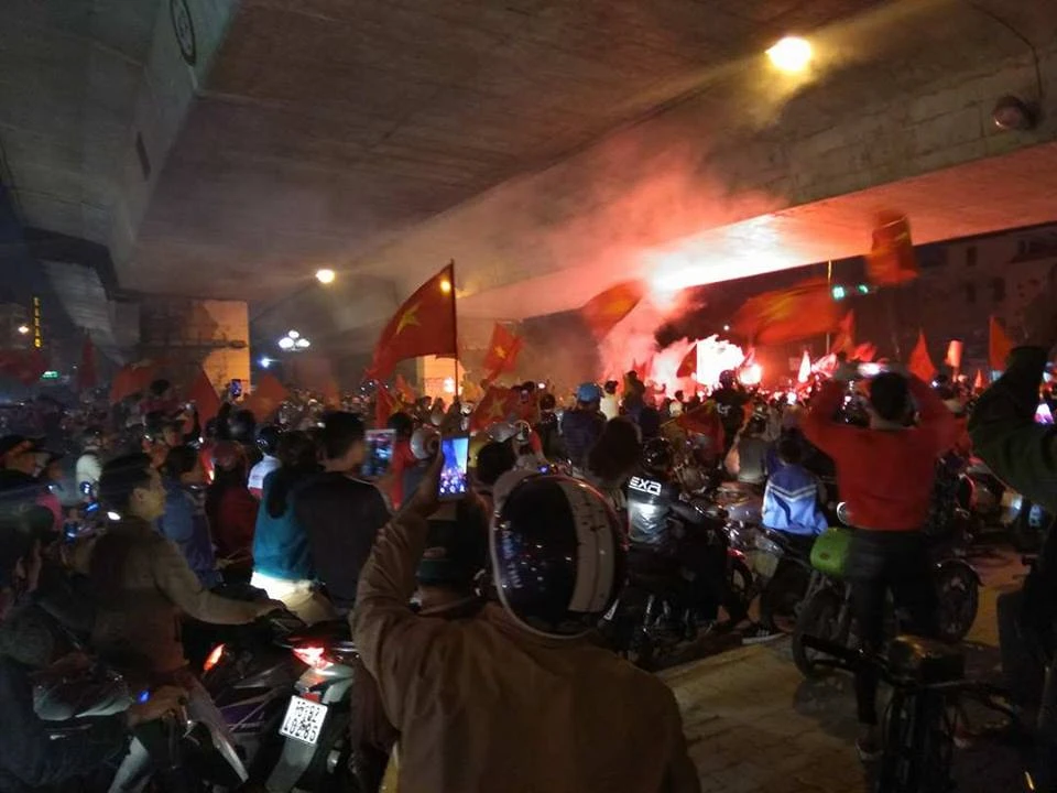 Chảo lửa Lạch Tray bùng nổ vì kỳ tích của U-23 Việt Nam ảnh 1