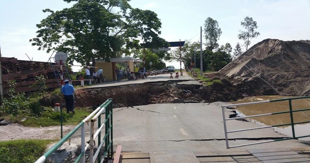 đoạn đường sạt lở