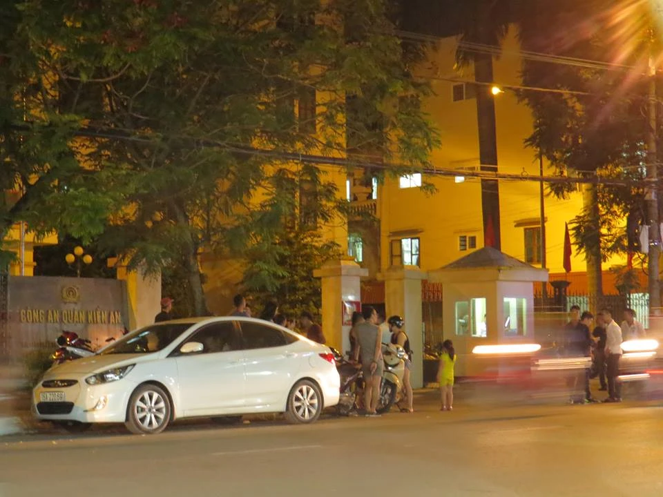 đột kích vũ trường Gossip