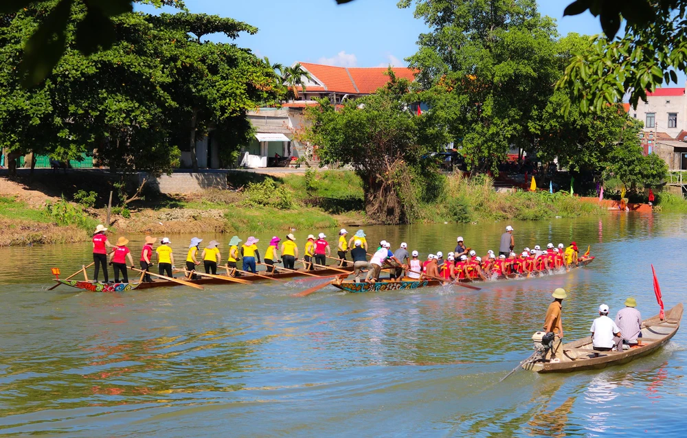 Các thuyền đua nam và thuyền đua nữ thường bắt đầu tổ chức tập luyện từ ngày 15-8. (Ảnh: BT)