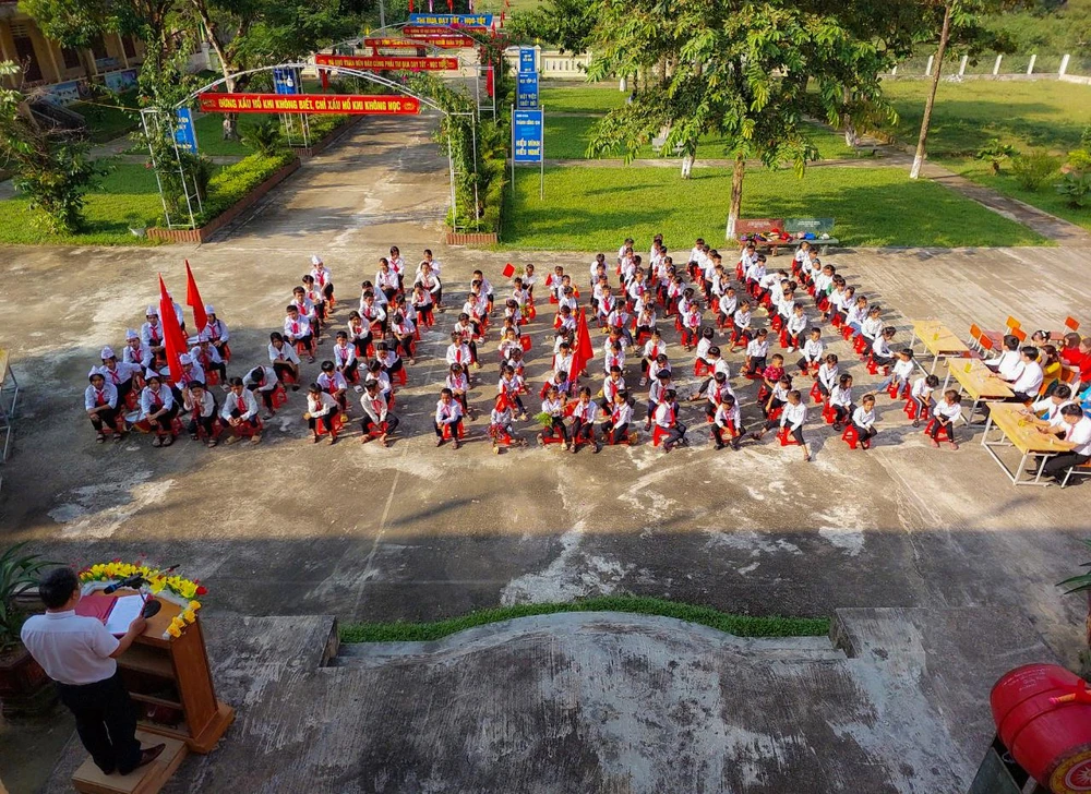 Tại Trường TH&amp;THCS Thượng Hoá (huyện Minh Hoá), đa phần các em học sinh theo học đều là người Rục ở các bản của xã Thượng Hoá.