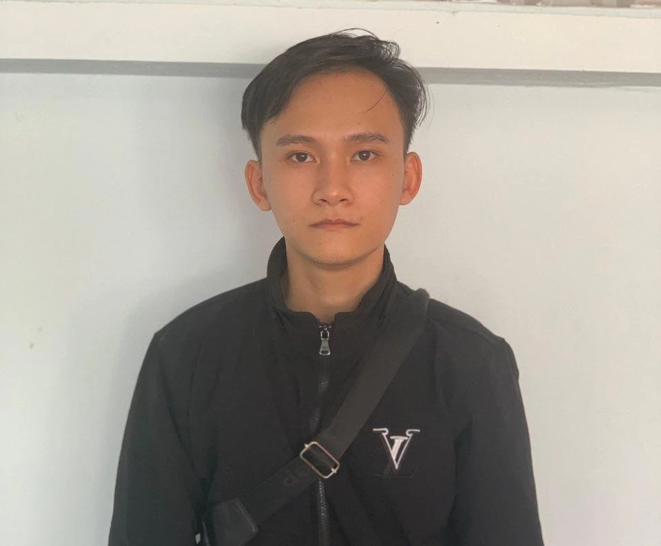 Nguyễn Phát Tài tại cơ quan công an. Ảnh: CA