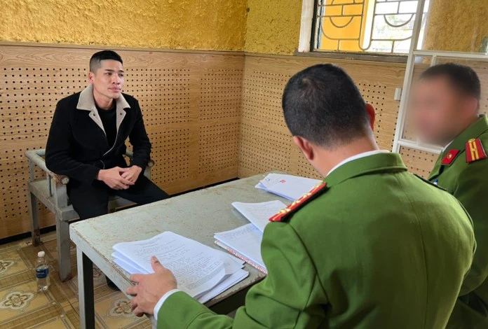 Võ Văn Nghiệp tại cơ quan công an. Ảnh: CA