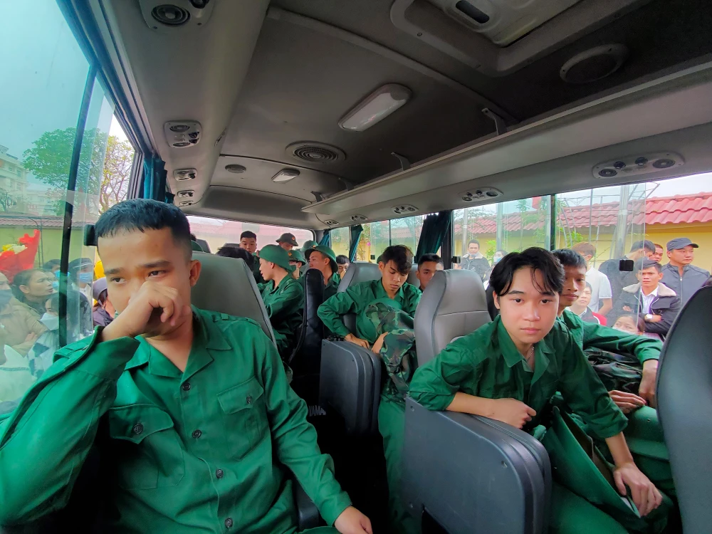 Cảm xúc lắng đọng trước giờ chia tay của những thanh niên ưu tú. Ảnh: BT