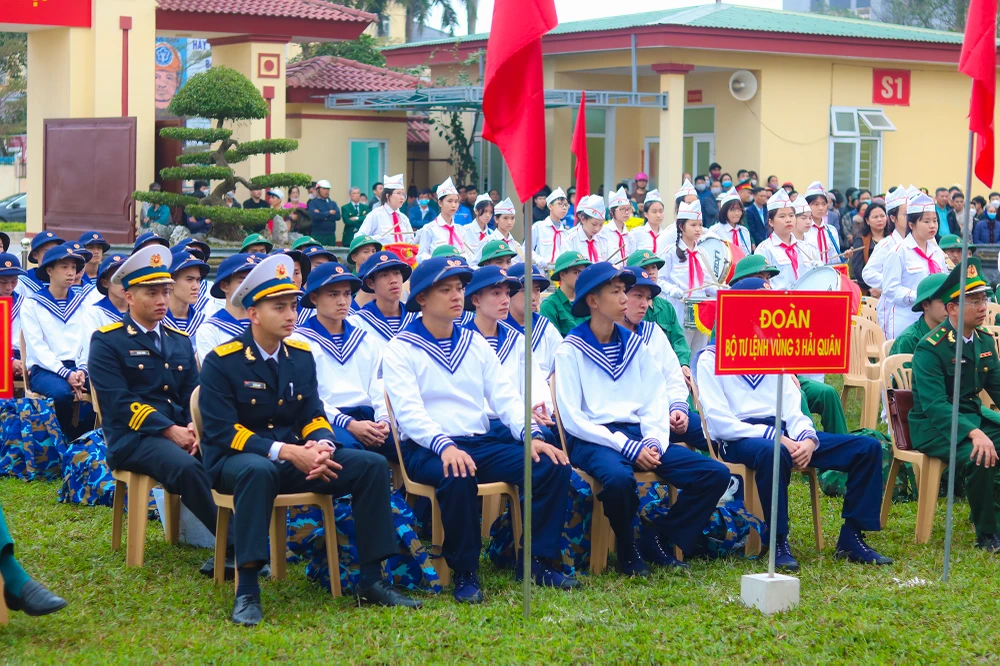 Các tân binh thực hiện nghĩa vụ tại Bộ Tư lệnh Vùng 3 Hải quân. Ảnh: BT