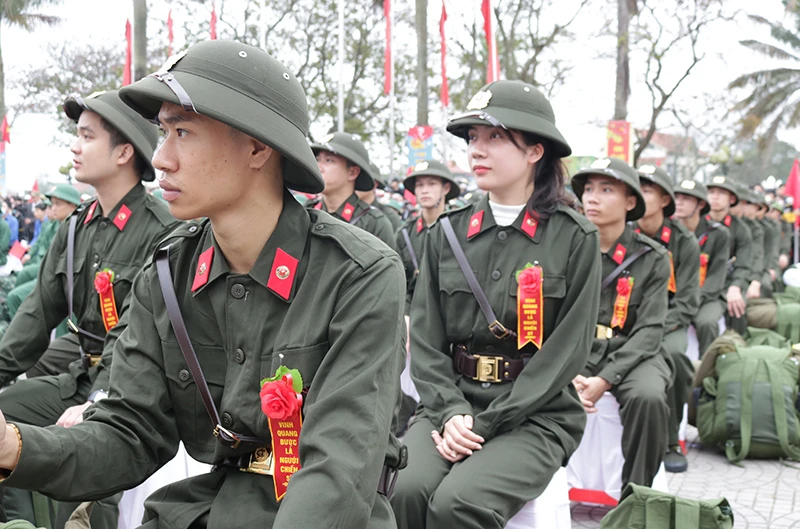 "Bóng hồng" tham gia nghĩa vụ công an nhân dân tại huyện Lệ Thuỷ. Ảnh: BT