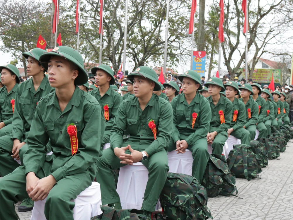 Lệ Thuỷ có 5 trong tổng số 8 Đảng viên tham gia nhập ngũ. Ảnh: BT