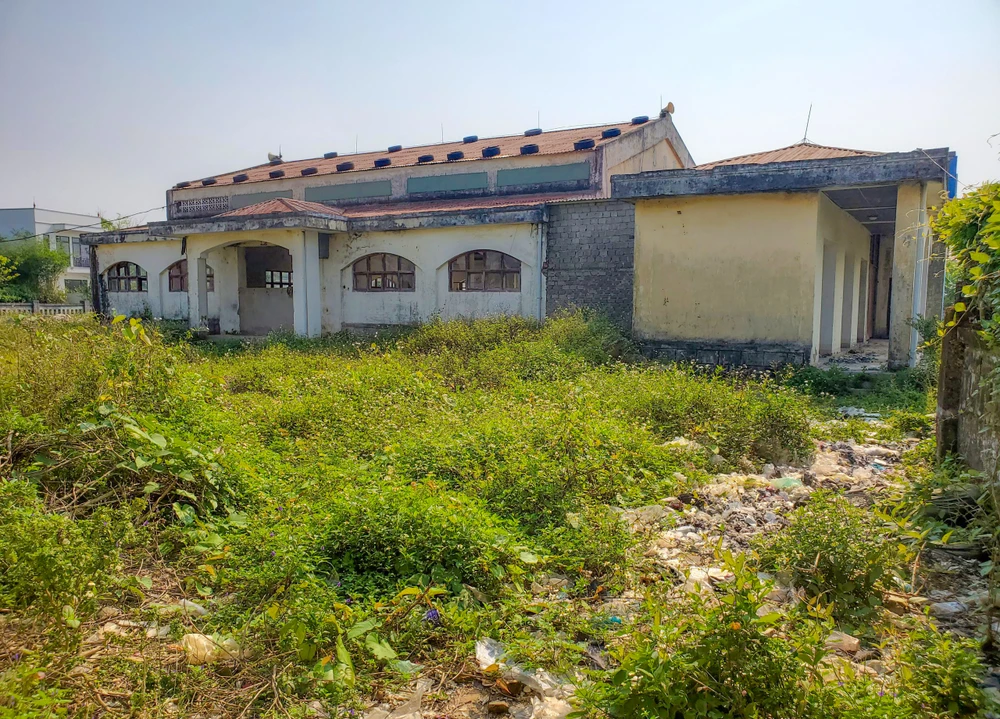 Chợ Đồng Sơn bị bỏ hoang cách đây hơn 15 năm. Ảnh: BẢO THIÊN