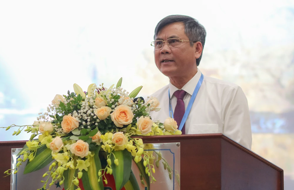 Ông Trần Thắng, Chủ tịch UBND tỉnh Quảng Bình phát biểu tại hội thảo. Ảnh: BẢO THIÊN