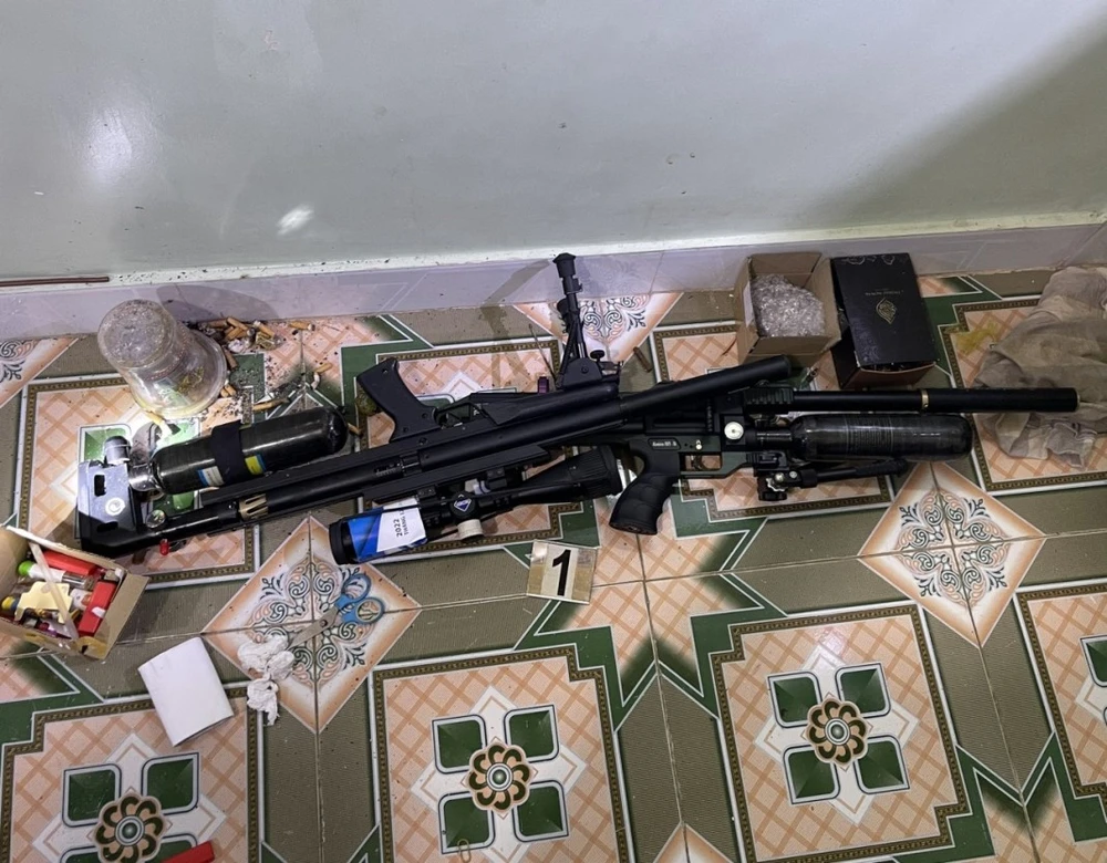 Tang vật thu được tại nhà của Lê Hữu Hà. Ảnh: CA