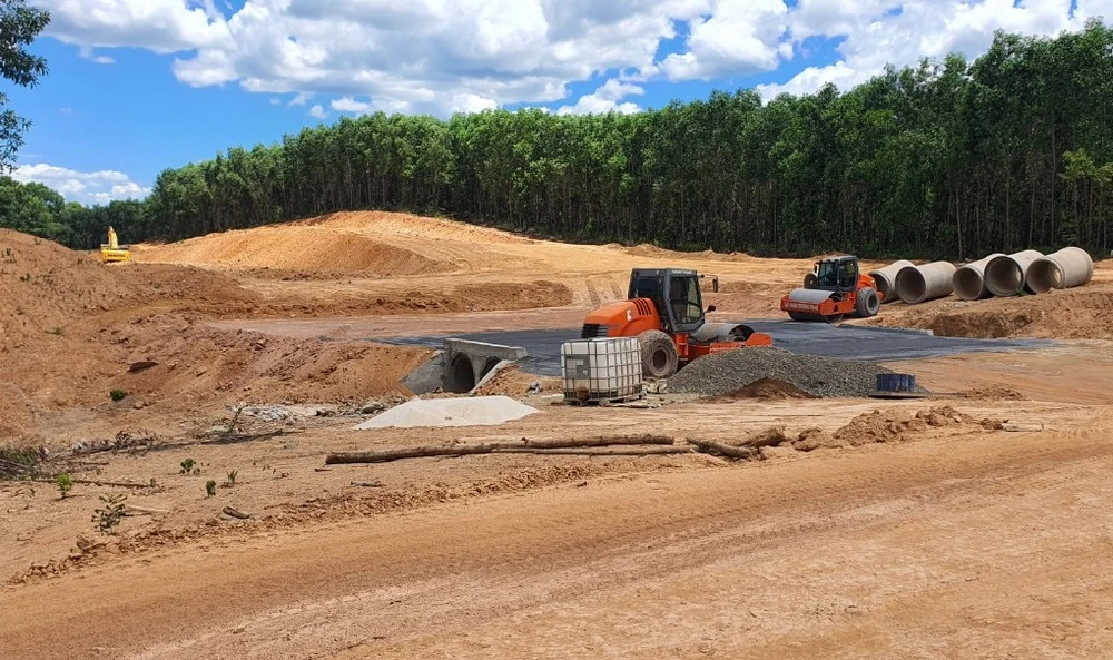 Quảng Bình mới bàn giao hơn 84% mặt bằng sạch để thực hiện dự án cao tốc Bắc-Nam. Ảnh: B.THIEN