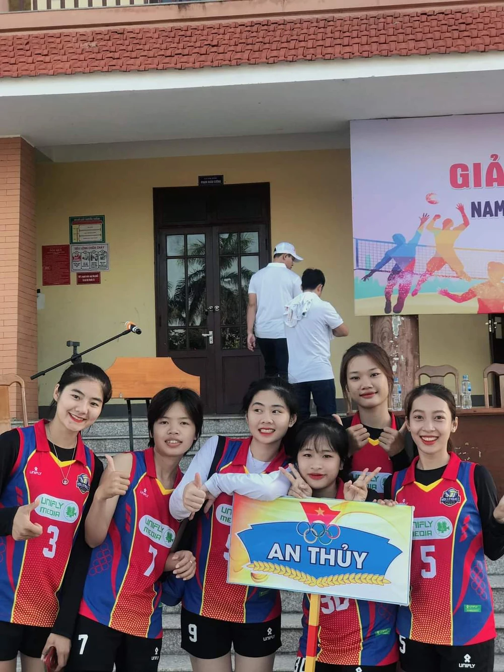 Nhiều VĐV trẻ tham gia giải đấu với tinh thần giao lưu, học hỏi. Ảnh: BCLT