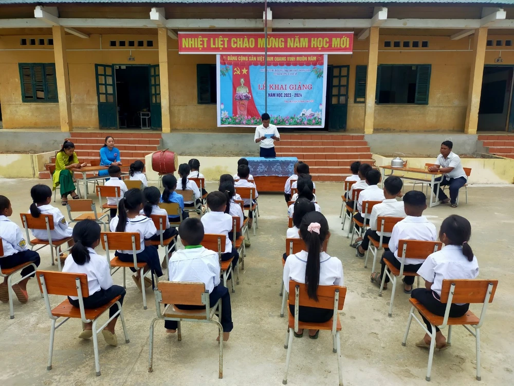 Lễ khai giảng của 29 em học sinh tại Điểm Cha Cáp - Trường PTDTBT TH&amp;THCS Trọng Hoá. Ảnh: GVCC
