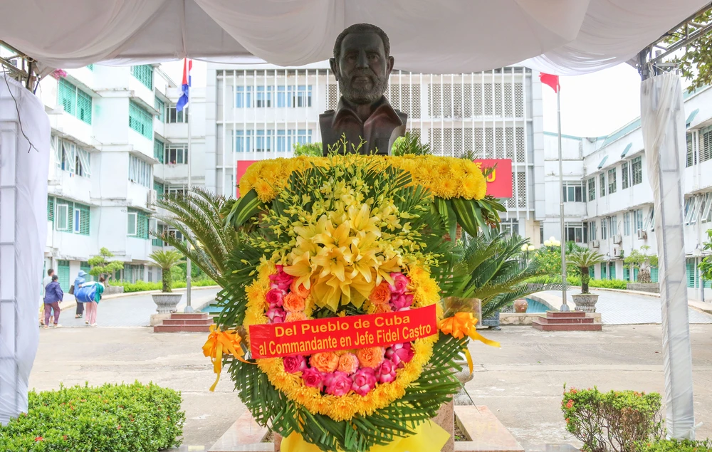 chu-tich-quoc-hoi-cuba-tham-quang-binh (2).JPG