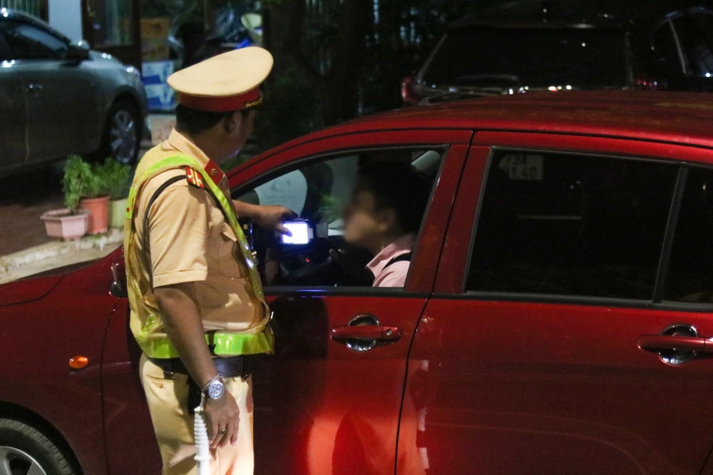 cuc-csgt-xu-ly-vi-pham-ve-nong-do-con-o-quang-binh (2).JPG