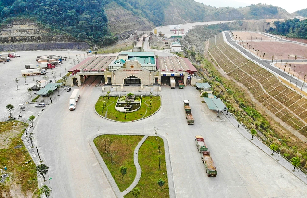 Kim ngạch xuất nhập khẩu qua Cửa khẩu quốc tế Cha Lo đạt hơn 2 tỉ USD
