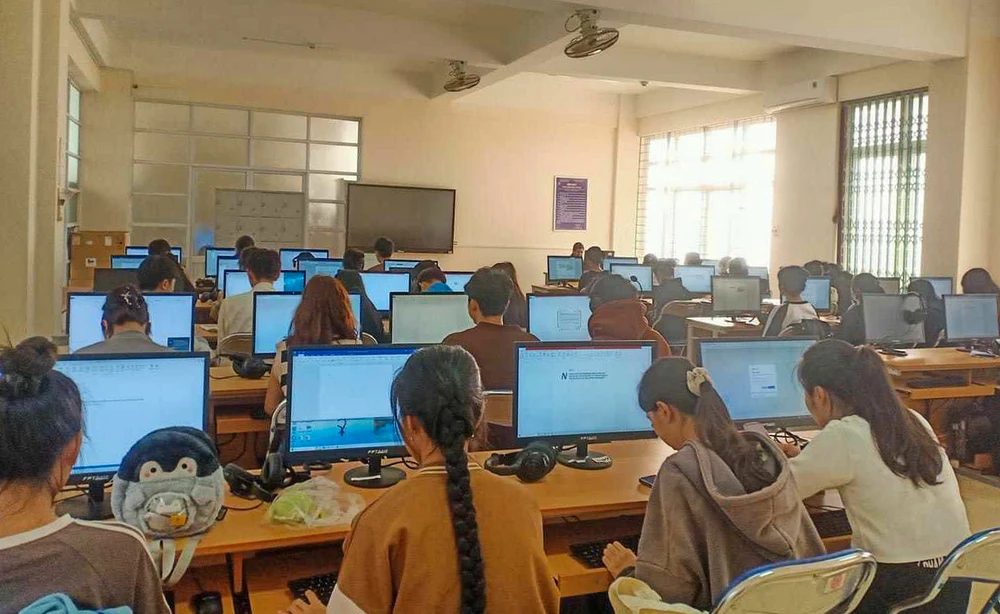 136-giang-vien-nhan-vien-truong-dai-hoc-quang-binh-bi-no-luong (2).jpg