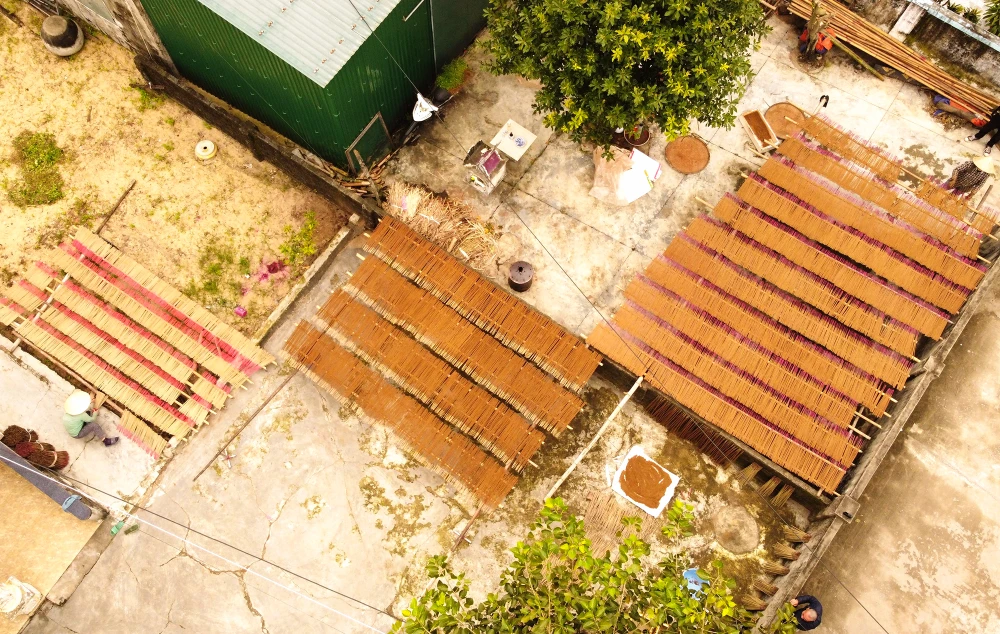 Lang-huong-tram-300-nam-tuoi-o-Quang-Binh-tat-bat-vao-vu-Tet (4).JPG